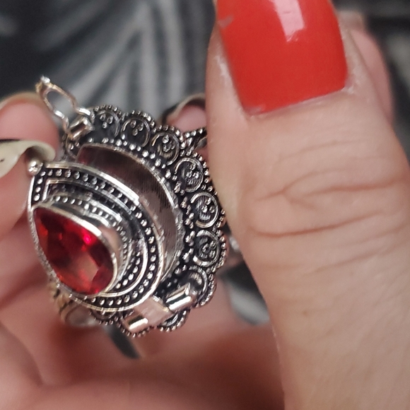 New Garnet Silver Poison Cuff Bracelet. - Picture 7 of 12